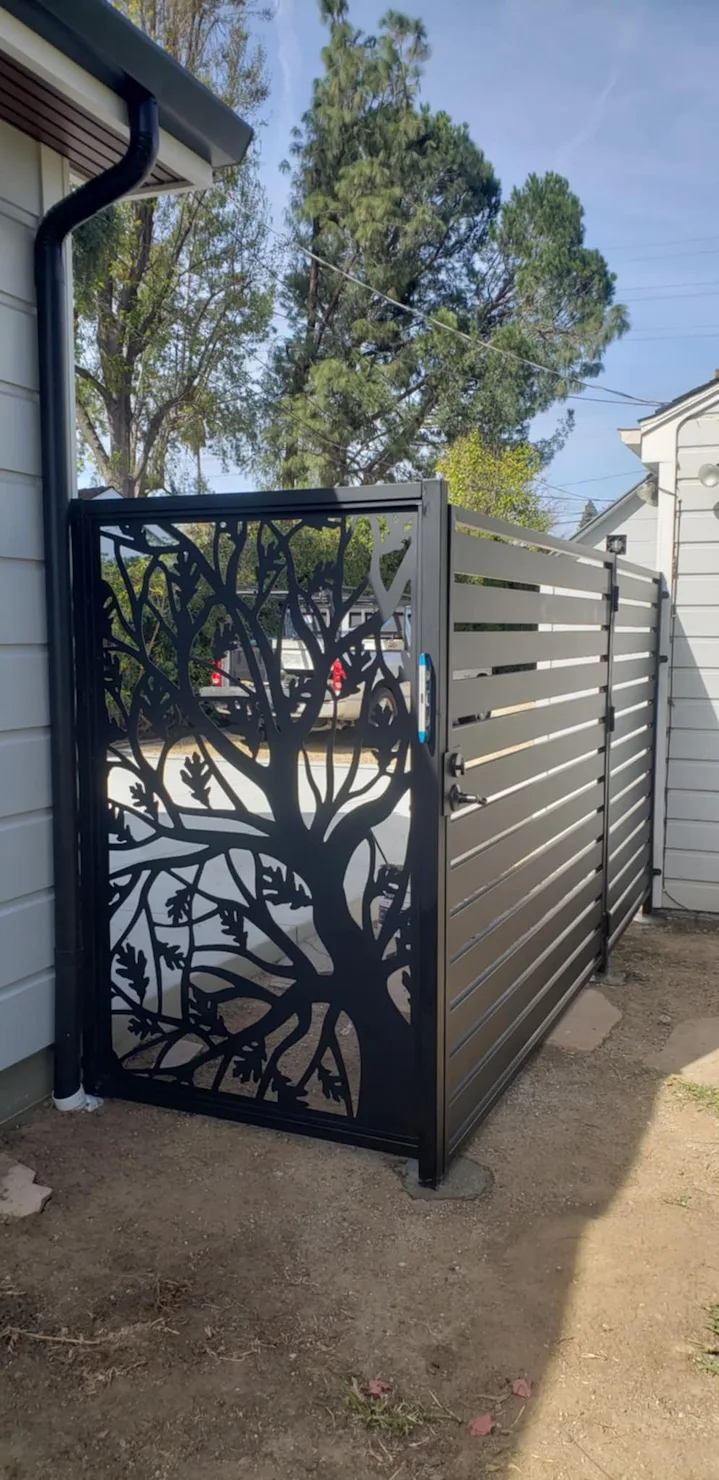 A tree design on a gate.